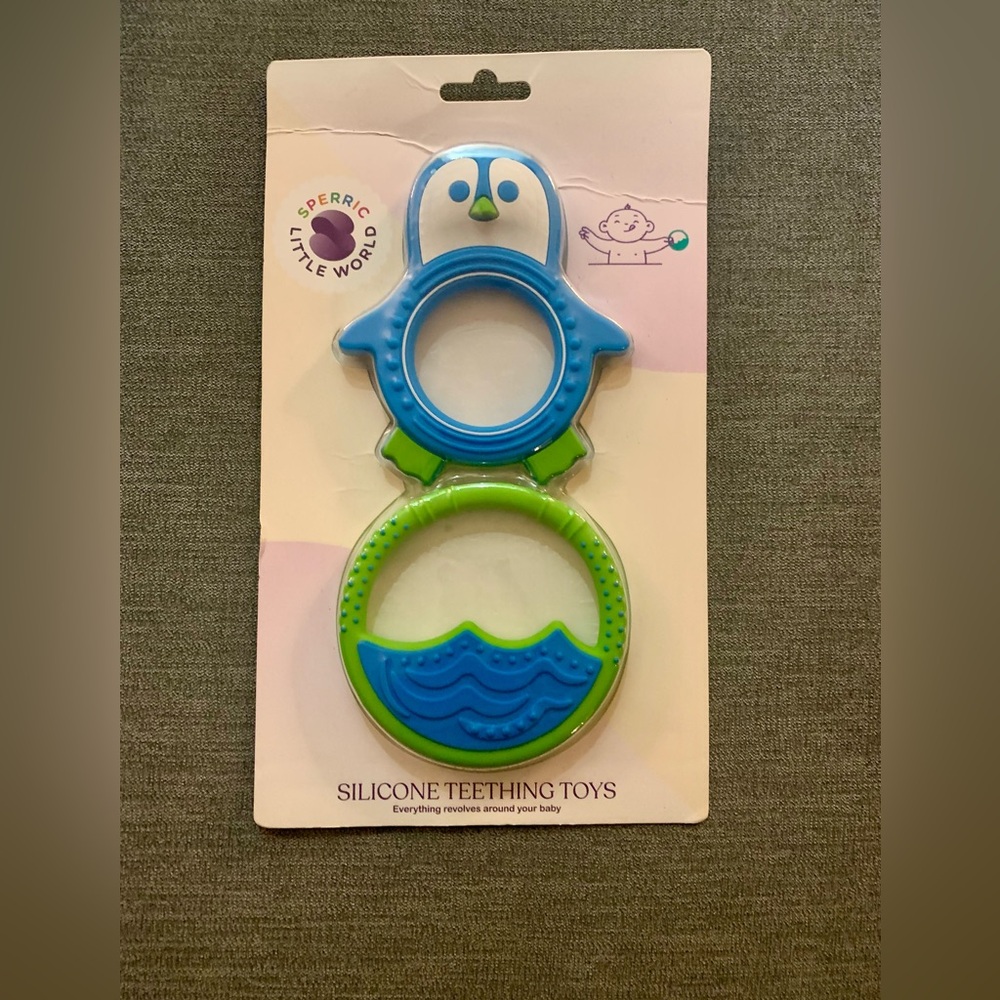 🌻NWT Penguin Silicone Teething Toy